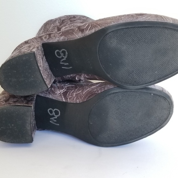 Zigi soho Velvet Booties. 2" heel Size 8. - Picture 6 of 6